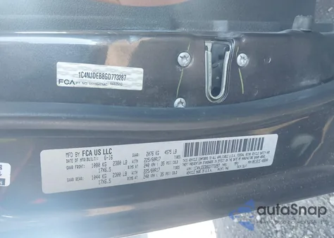 2016 Jeep Compass High Altitude Edition z USA, uszkodzony, nr VIN 1C4NJDEB8GD773287